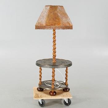 BORD MED LAMPA, 1900-tal.