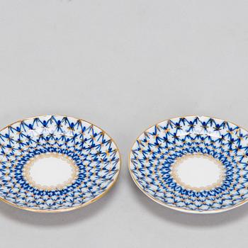 Kaffe och teservis, 52 dlr, porslin, "Cobalt net", Lomonosov, Sovjetunionen.