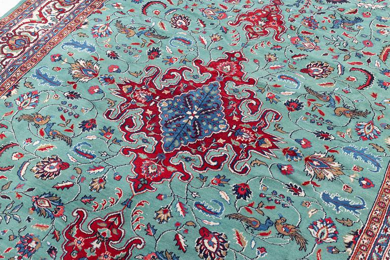 Matta, Oriental ca 285 x 185 cm.