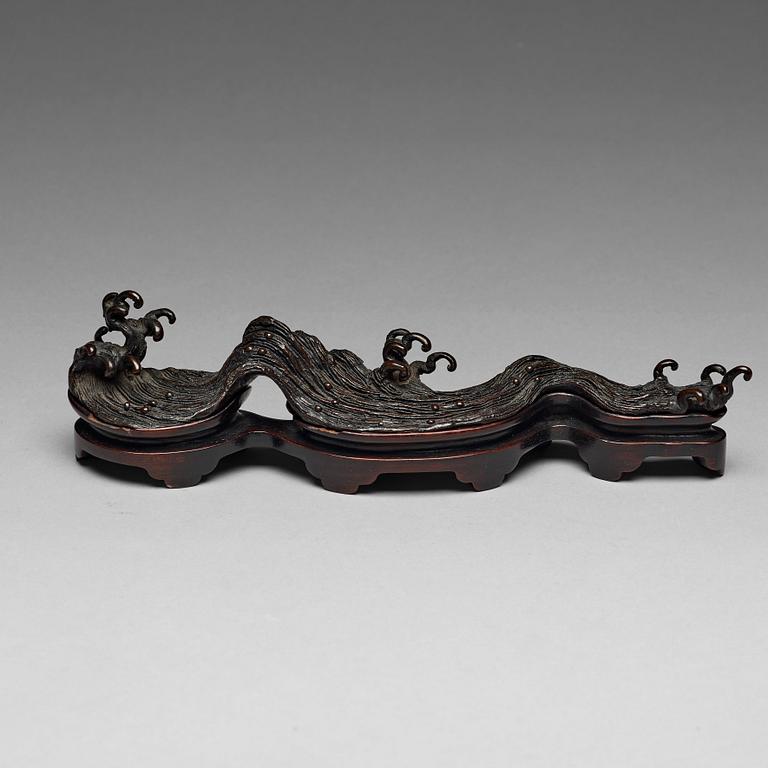 PENSELSTÄLL, brons. Qingdynastin (1644-1912).