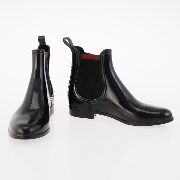 GUCCI Three Pairs of Shoes in size 40.