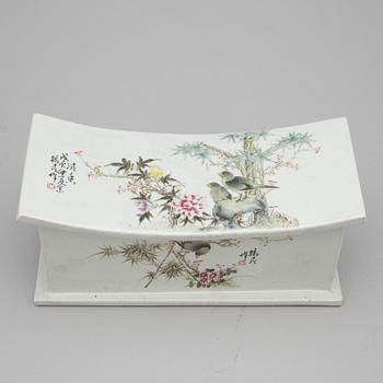 HANDKUDDE, porslin, troligen Republik, Kina, 1900-tal.