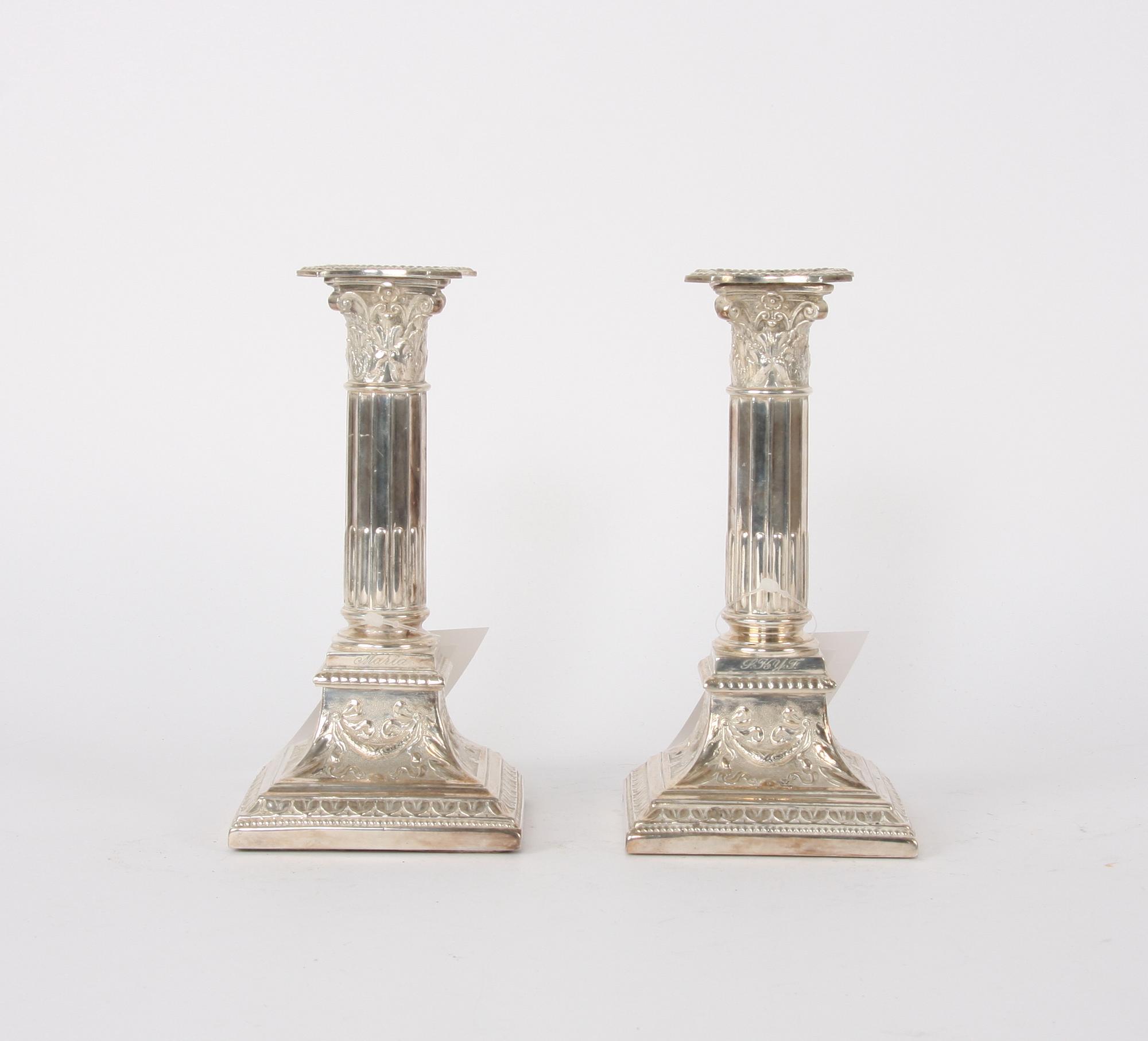 LJUSSTAKAR, ett par, nysilver, trol England.