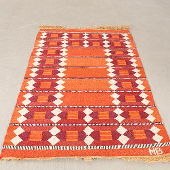 Matta rölakan signerad MB ca 196x136 cm.
