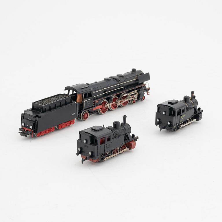 Märklin, three steam locomotives, model no 3029 and 3048, gauge H0, in boxes.