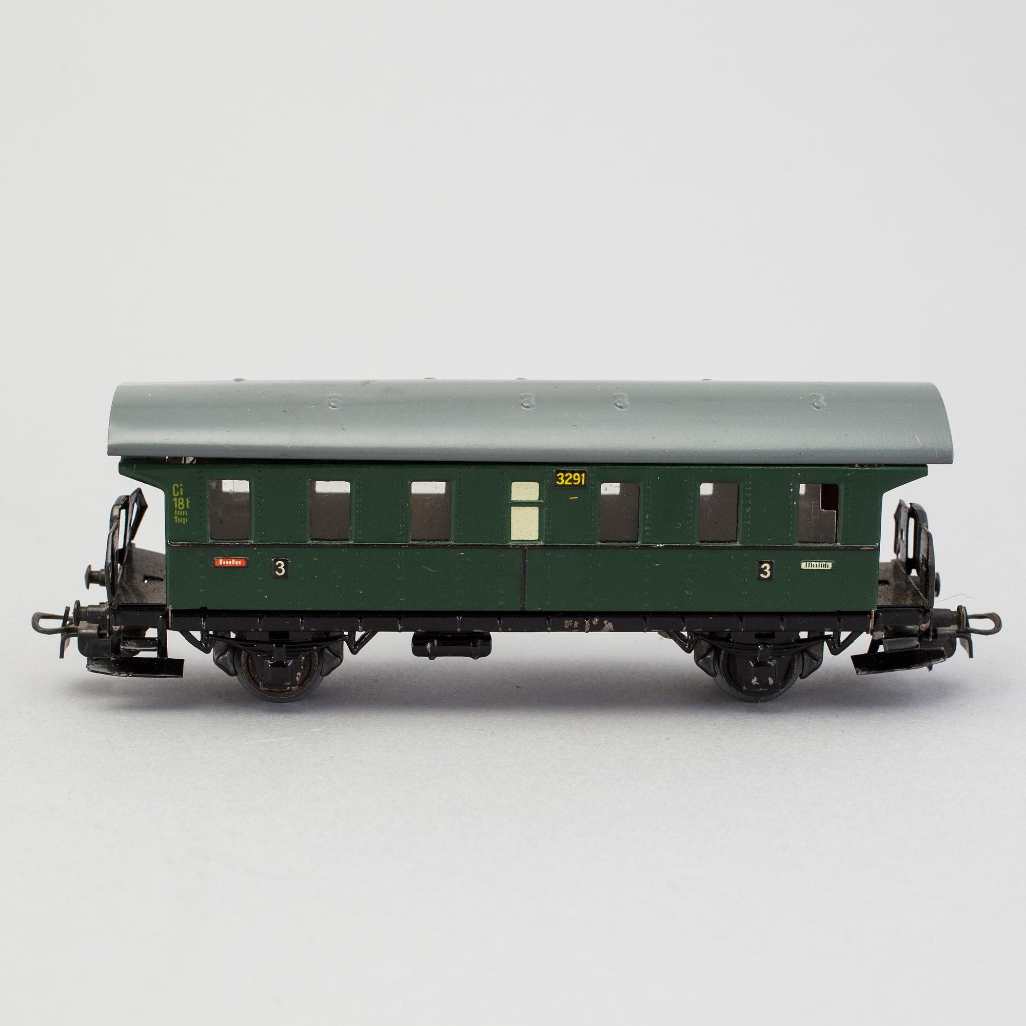 MÄRKLIN, lok samt 6 stycken vagnar, skala H0 Tyskland 1900-talets andra hälft.