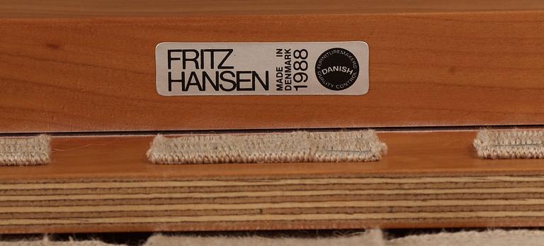 HANS J WEGNER, "Kinastolen", ett par, Fritz Hansen, Danmark  1988.