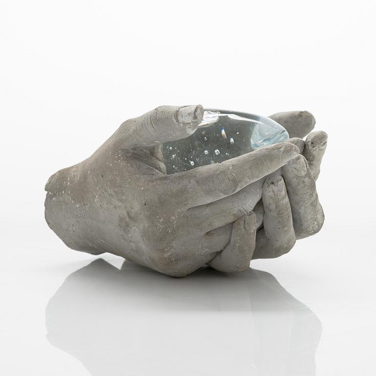 Sini Majuri, skulptur, "Crocodile's tear", signerad Sini Majuri, Suomenlinna 2022.