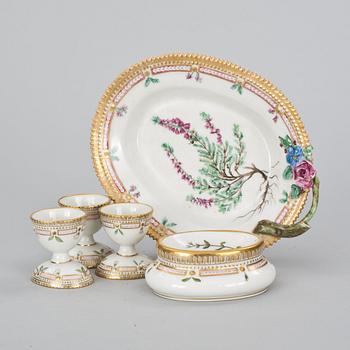 PARTI PORSLIN, 4 delar, "Flora Danica", Royal Copenhagen.