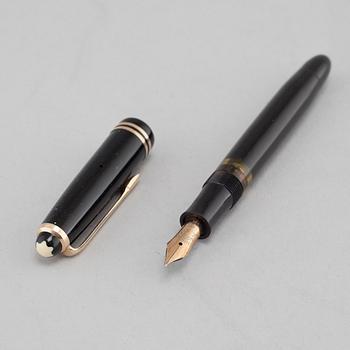 A fountain pen by Montblanc from the second half of the 20th century.