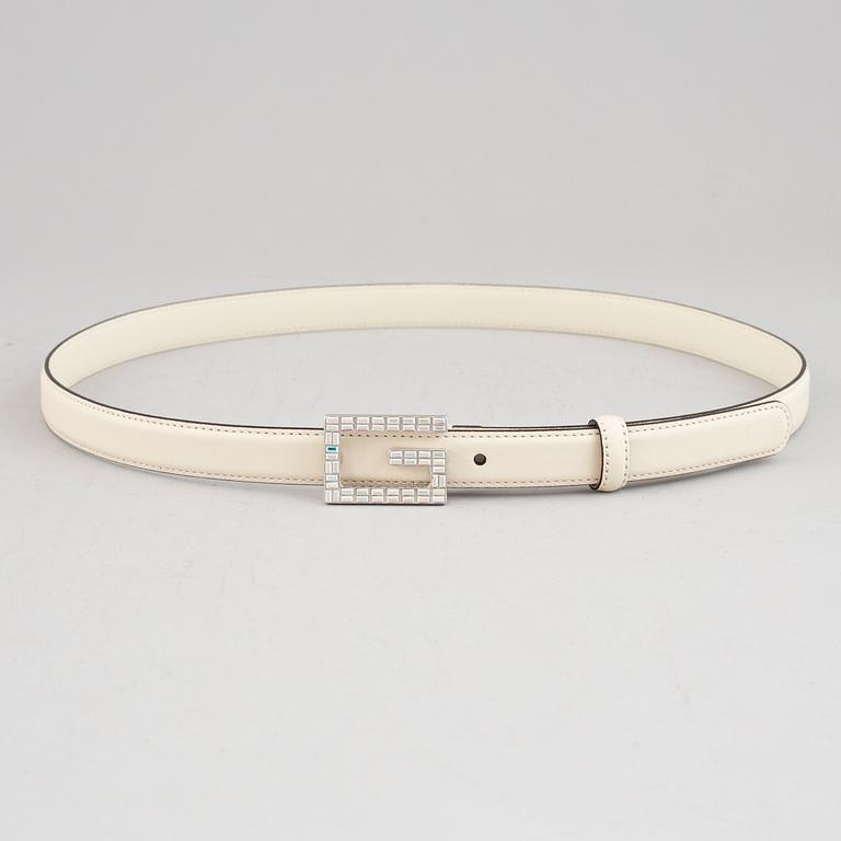 Gucci, a white leather belt, size 90 36.
