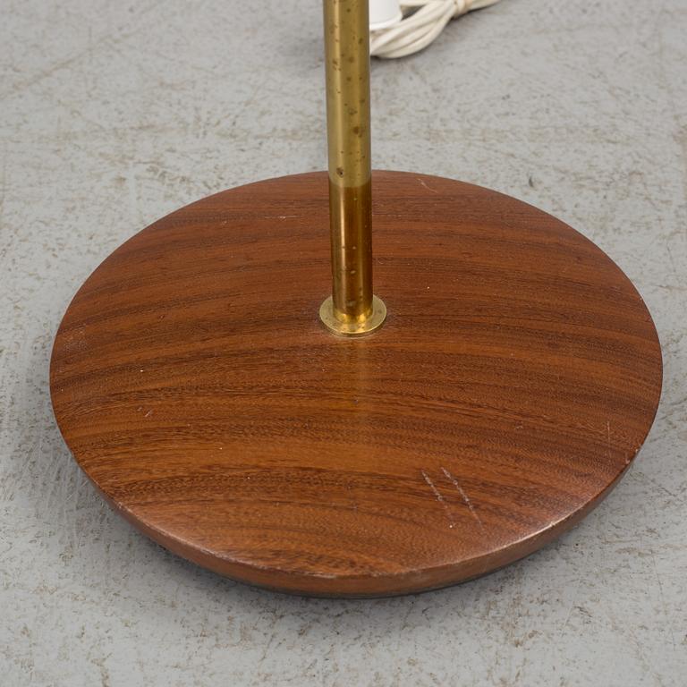 A mid 20th century floor light.