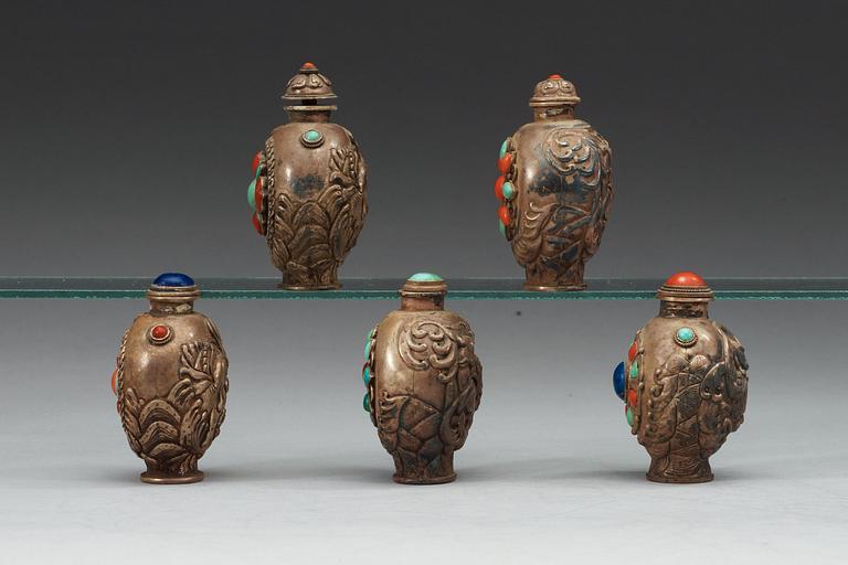 A set of five Tibetan snuff bottles with stoppers, ca 1900-.