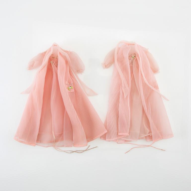 Barbiekläder 4 set. vintage bl a "Dinner at Eight" Mattel 1963-64. "Nighty Negligée" Mattel 1959-64.