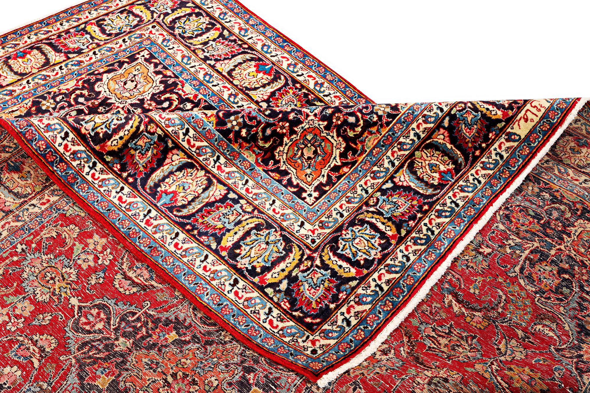 A Najafabad carpet, c. 292 x 202 cm.