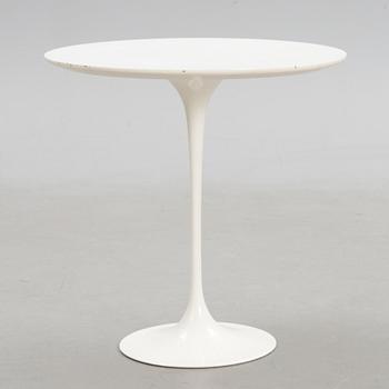A Tulip Side Table ø 51 cm by Knoll.