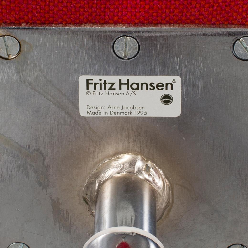 ARNE JACOBSEN, fåtöljer, ett par, "Svanen", Fritz Hansen, 1995.