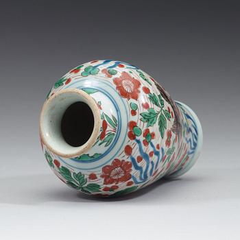 A wucai Transitional vase, 17th century.