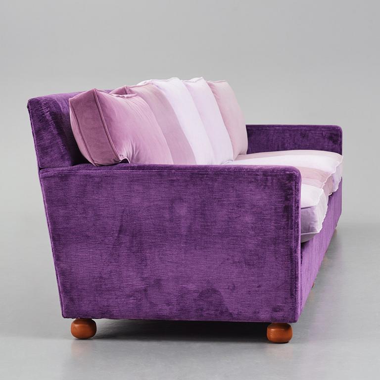soffa, Firma Svenskt Tenn, modell 3031.