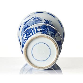 A large blue and white 'yenyen' vase, China, 20th century.