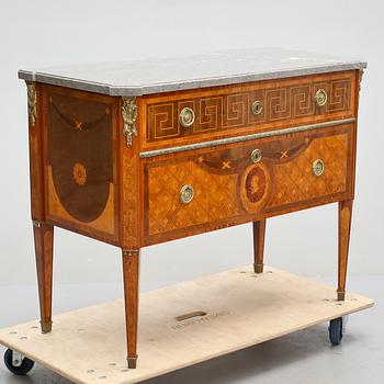 BYRÅ, gustaviansk stil, 1900-tal.