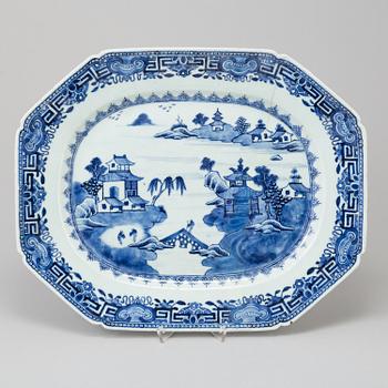 A Chinese blue and white export platter, Qing dynasty, Qianlong (1736-95).