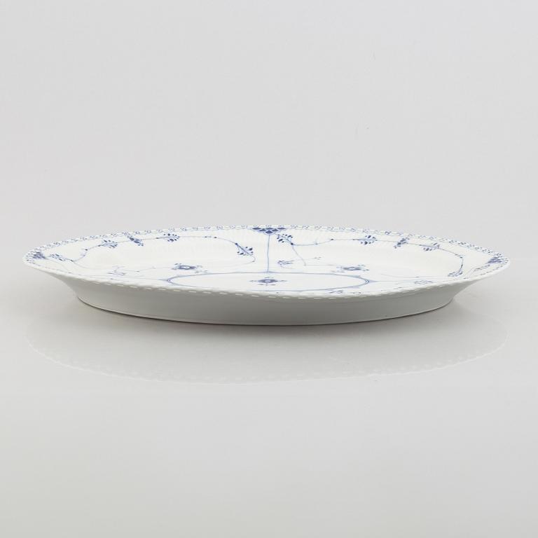 A "Blue Fluted Full Lace" / "Musselmalet" serving dish, Royal Copenhagen, model 1151, 1898-1923.