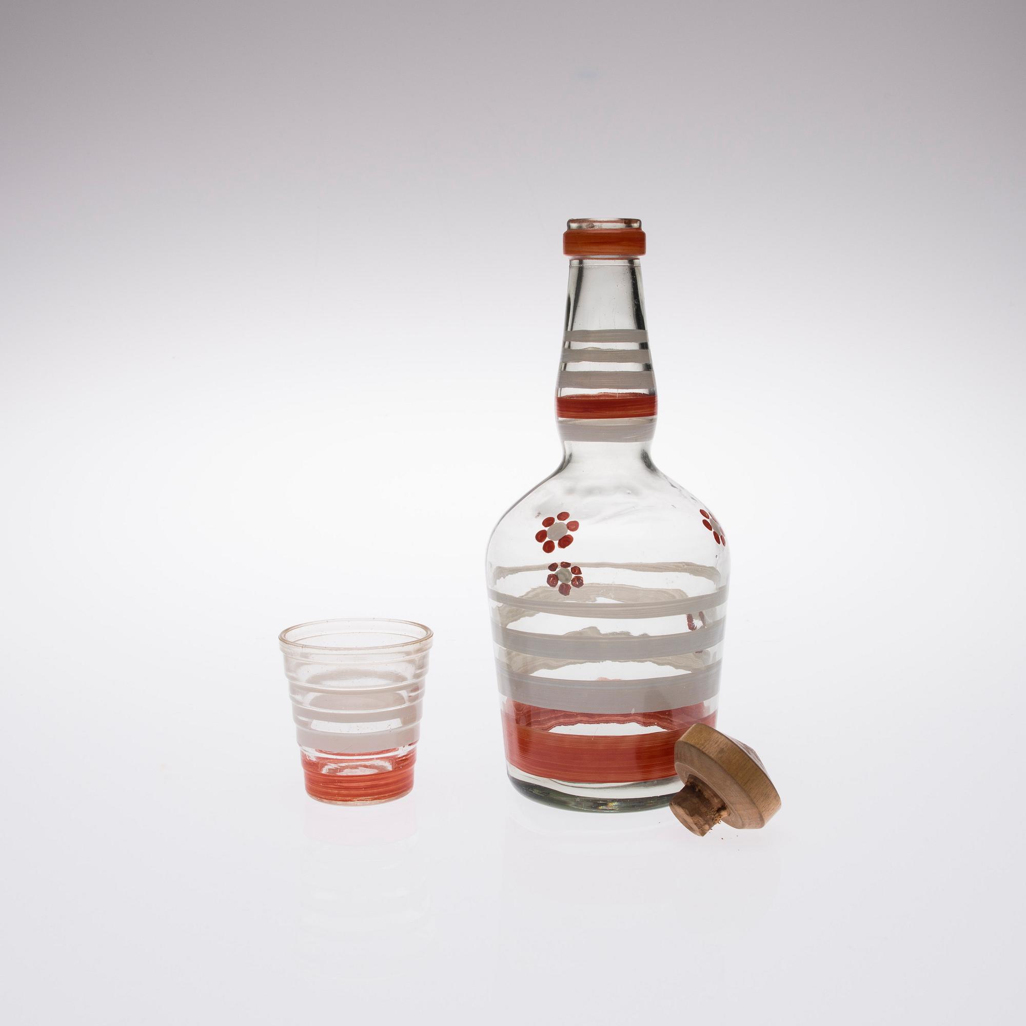 AINO AALTO, snapsglas, 13 st, Karhula, samt FLASKA, möjligen Karhula, 1930-1940-tal.