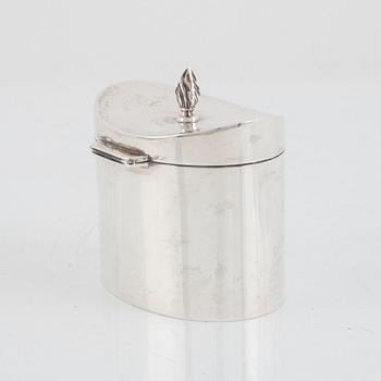 An English Silver Lided Jar, mark of Mappin & Webb, Birmingham 1915.