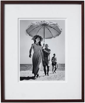 Robert Capa, "Pablo Picasso and family", 1948.