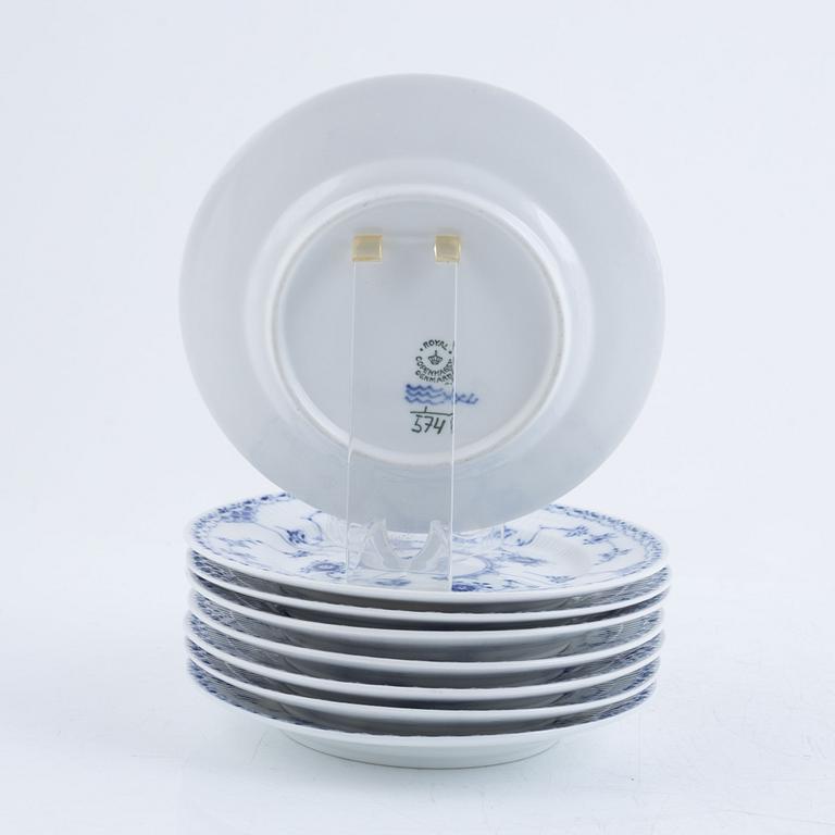 Servisdelar, 21 delar, porslin, "Musselmalet", hel- och halvblond, Royal Copenhagen, Danmark.