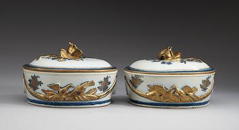 A pair of blue and white tureens, Qing dynasty, Jiaqing (1796-1820).