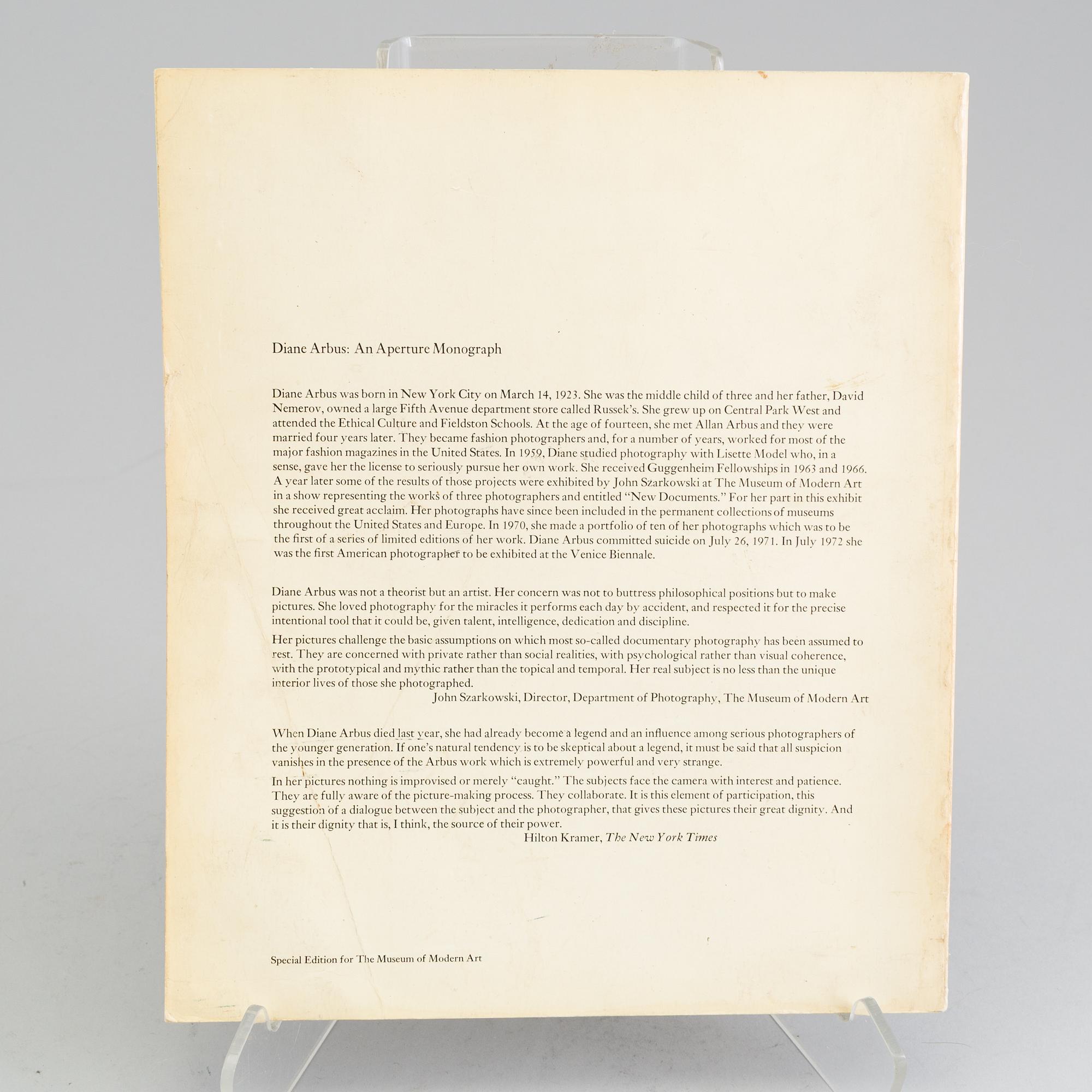 BOOK, "Diane Arbus. An Aperture Monograph", Diane Arbus, special edition The Museum of Modern Art 1972.