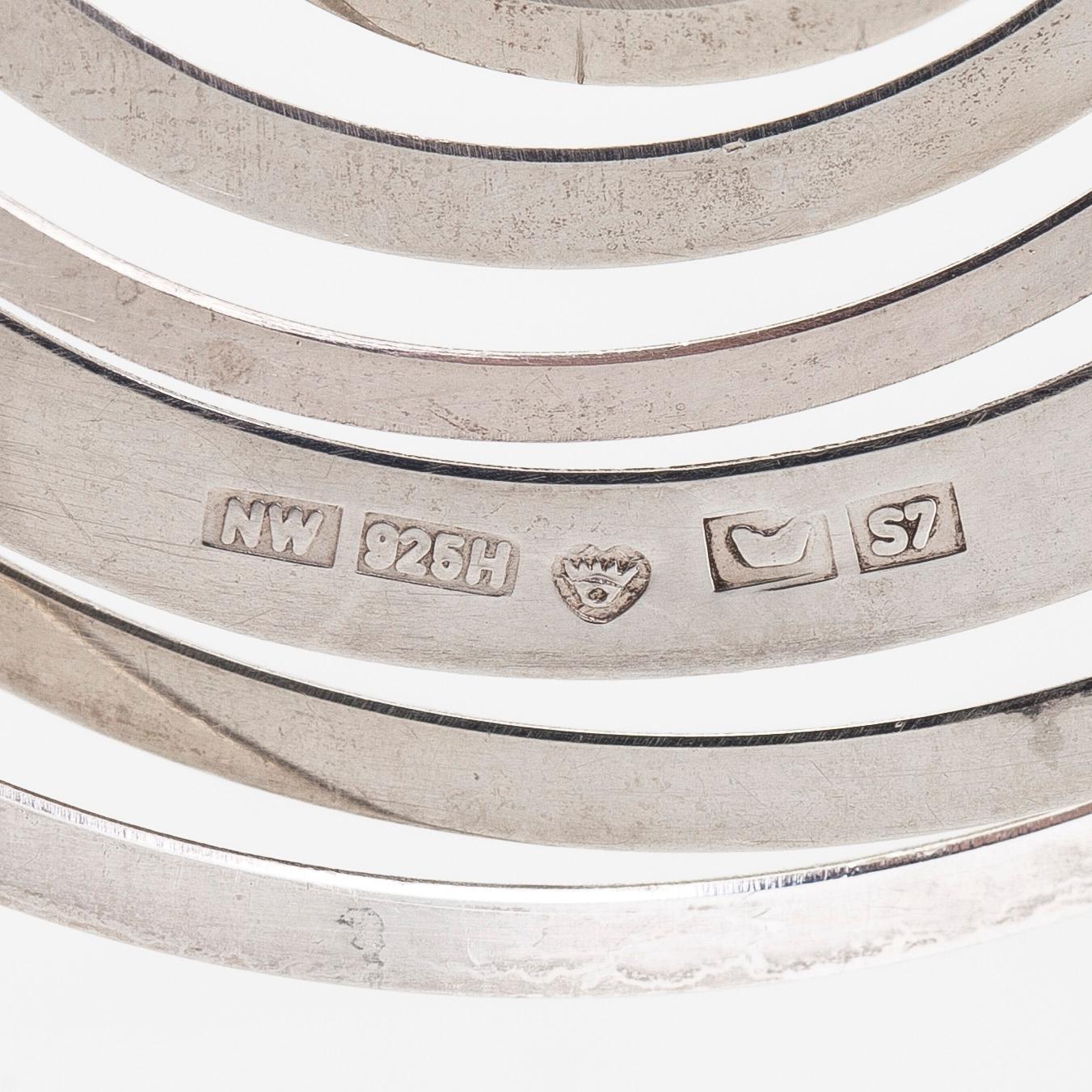 Tapio Wirkkala, hänge "Silvermåne", sterling silver, Westerback, Helsingfors 1971, kedja medföljer.