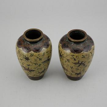 A pair of Japanese cloisonné vases, Meiji period (1868-1912).