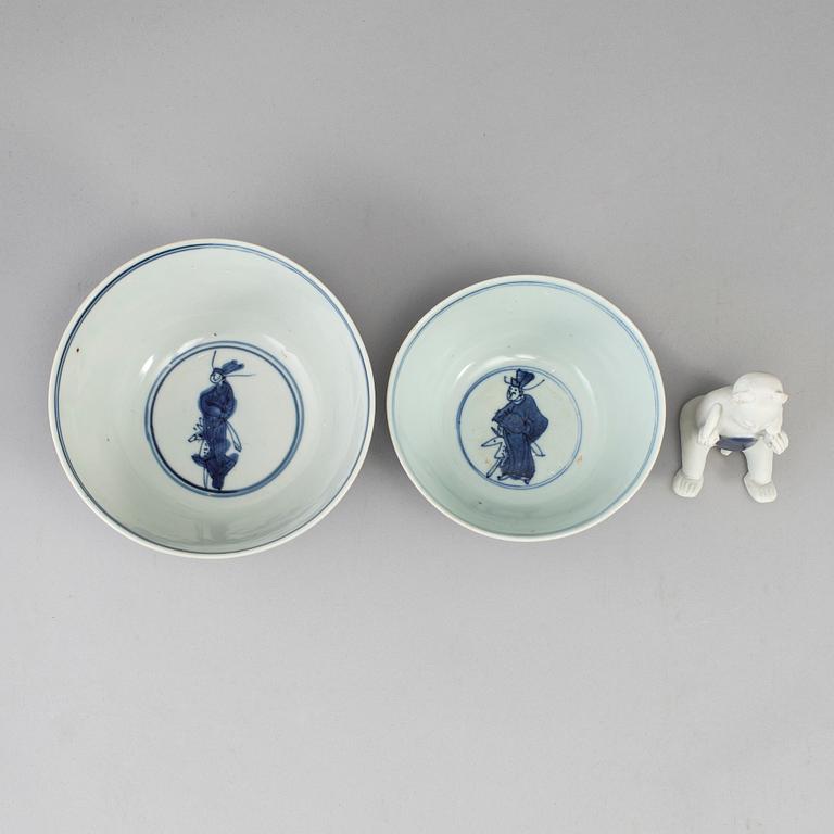 A set of two blue and white bowls and a figurine, Ming dynasty and Qing dynasty, 17th Century.
