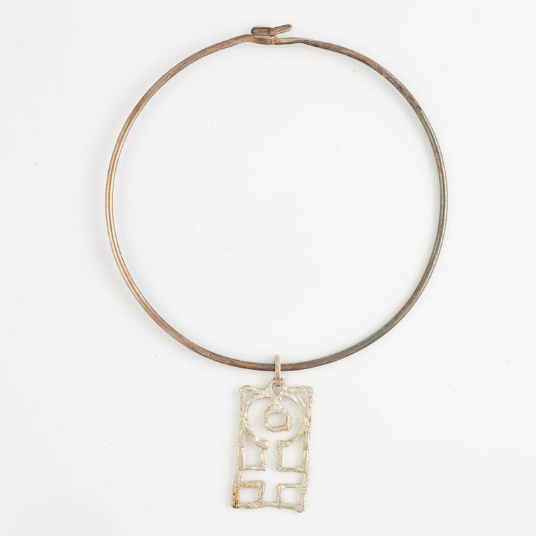 Lars Arby, a neck ring, two pendants and two pairs of earrings, silver, Gothenburg circa 1966, 1976, 1977 and 1980.