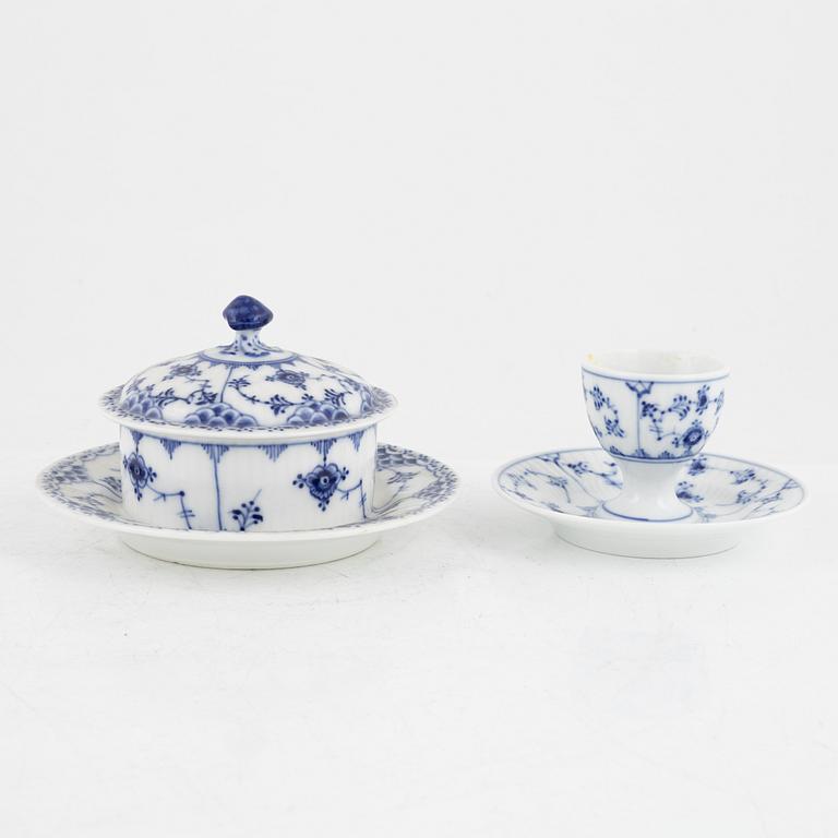 Royal Copenhagen, a 48-piece 'Musselmalet' porceain service, Denmark.