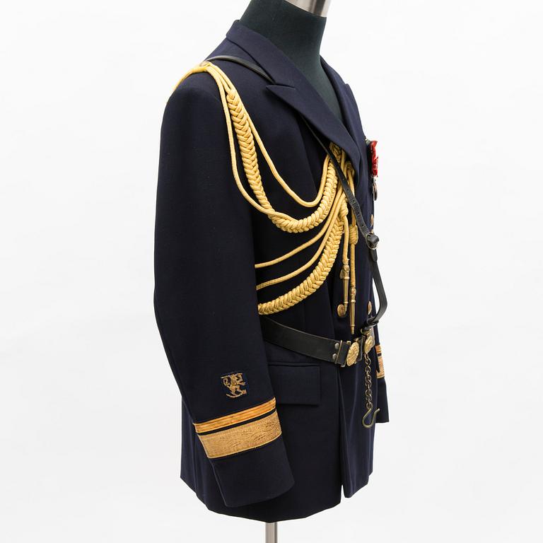 PARADUNIFORM MED TILLBEHÖR, Finland, för marinofficer, 1900-talets mitt-andra hälft.