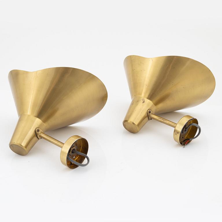 Hans Bergström, a pair of model V319 brass wall lights, Ateljé Lyktan.