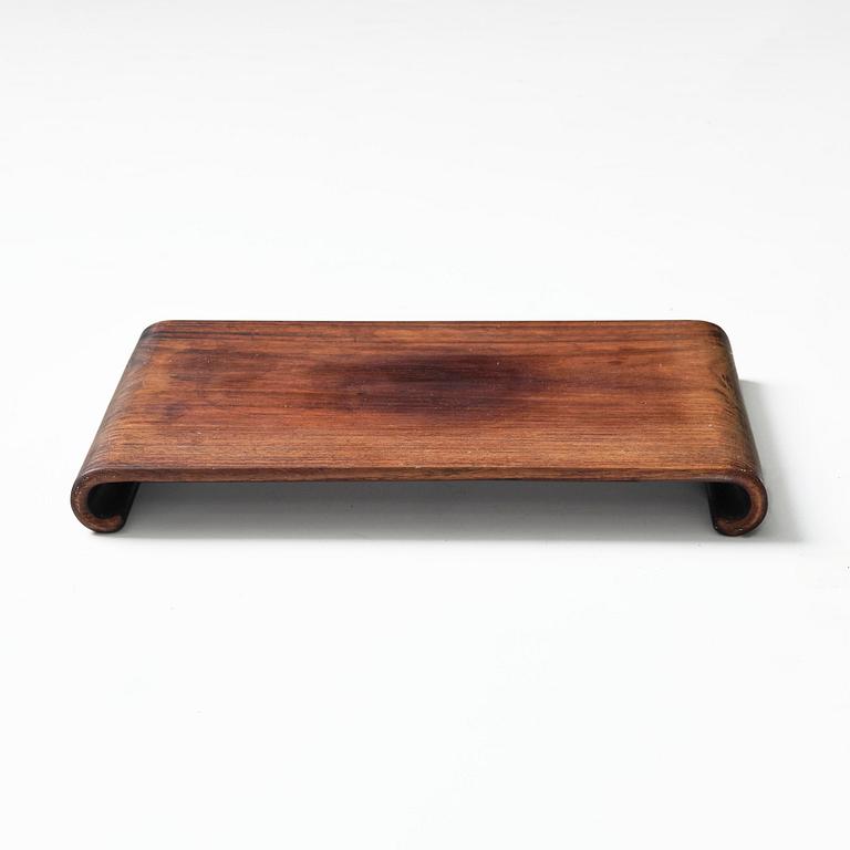 Ställ samt bricka, hardwood. Qingdynastin, 1800-tal.