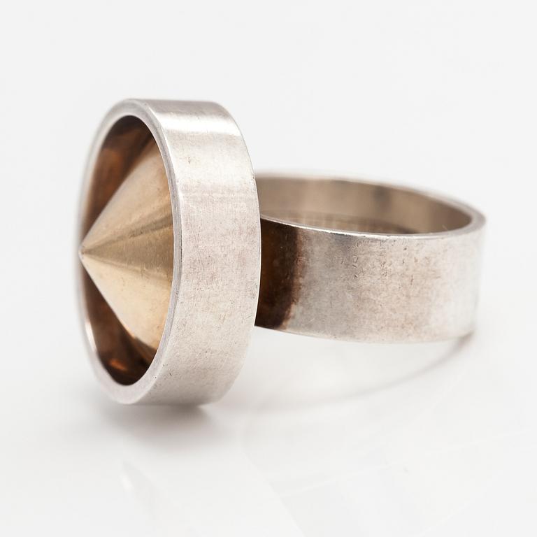 Elis Kauppi, A silver and gilded silver ring. Kupittaan kulta, Turku 1965.