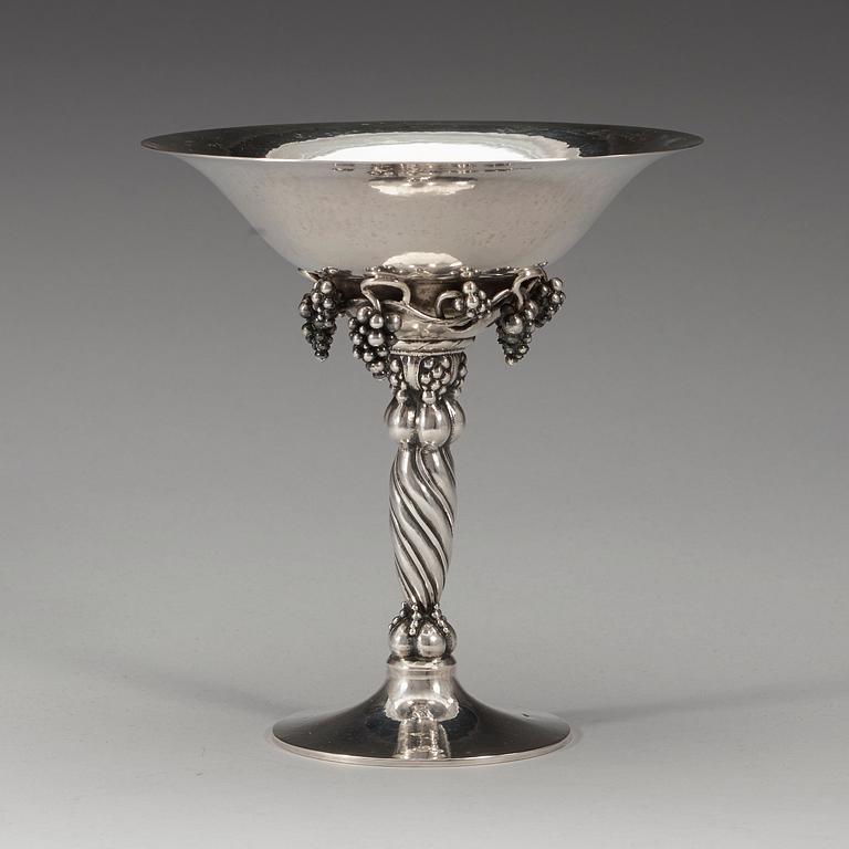 A Georg Jensen 830/1000 silver bowl, Copenhagen 1921, design nr 263.