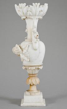 PRAKTVAS, alabaster, sent 1800-tal.