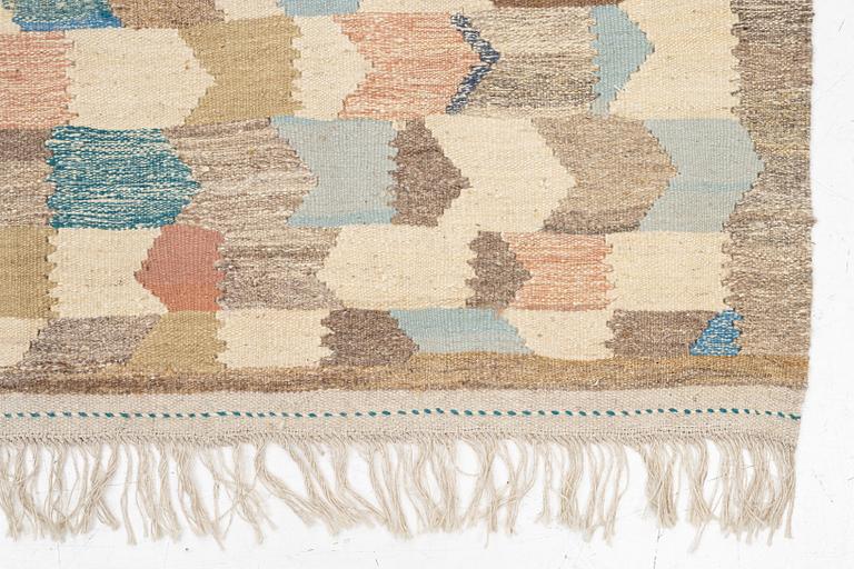 A Kelim carpet, 239 x 182 cm.