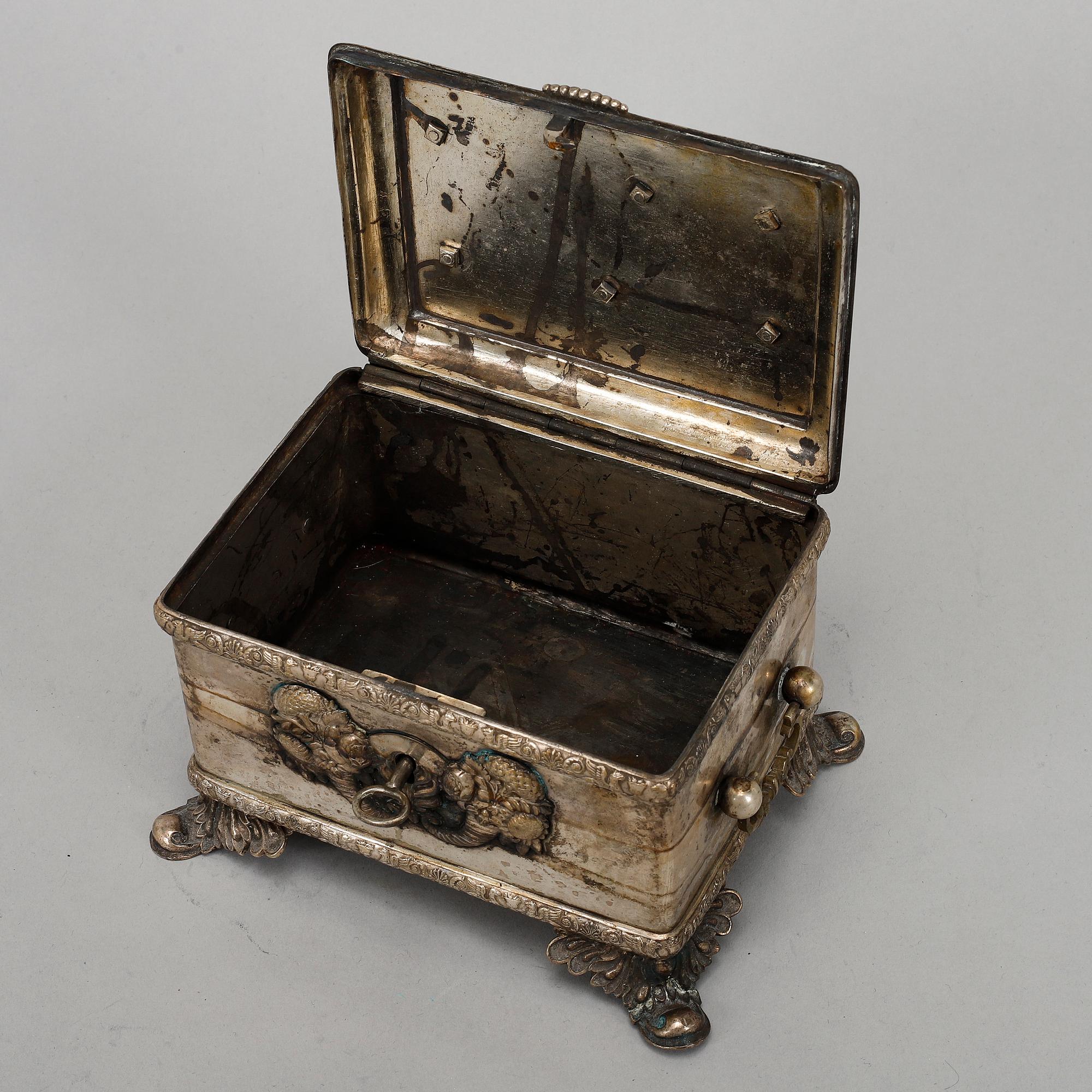 A silver box, mark of Ludwik Nast, Warszaw. 19th century.