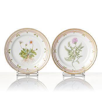 A set of five Royal Copenhagen 'Flora Danica' dinner plates, Denmark, 20th century.