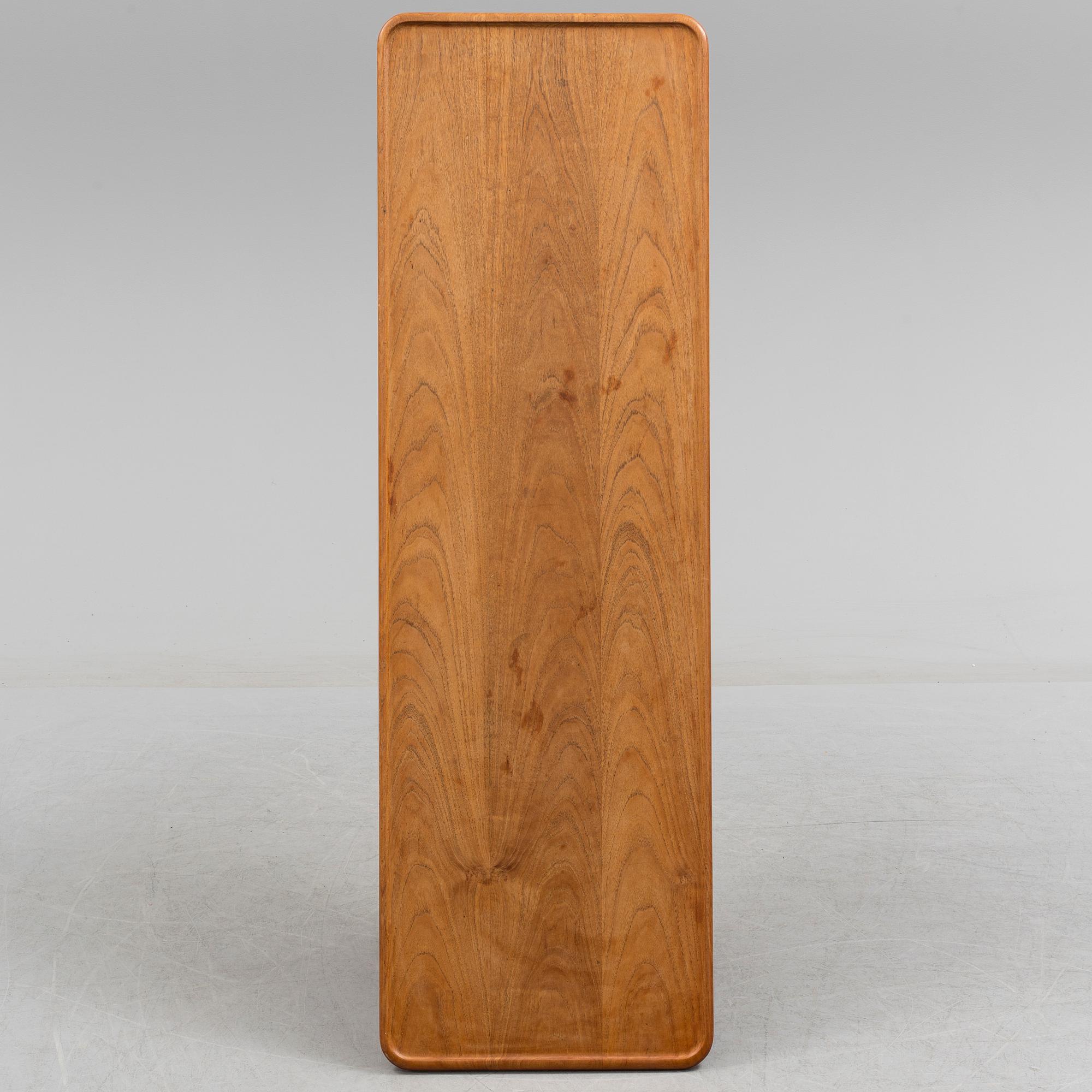 A 1950s/1960s coffie table by Hans Wegner.