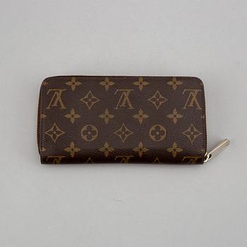 LOUIS VUITTON, a monogram canvas 'Zippy' wallet.