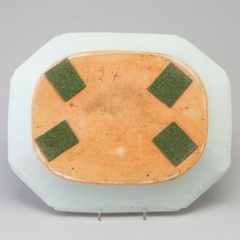 A Chinese porcelin dish, Qianlong (1736-1795).